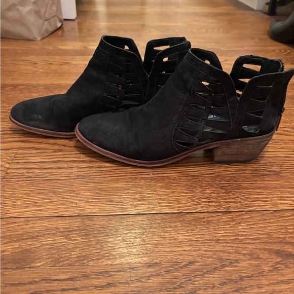 Women's Black Ankle Boots - Picture 1 of 2